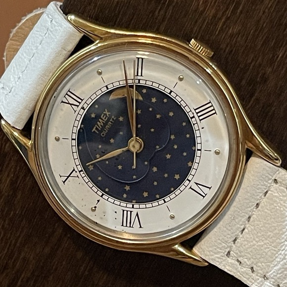 Vintage Timex True Moonphase MCell Roman Numeral Rare Watch - Picture 4 of 10